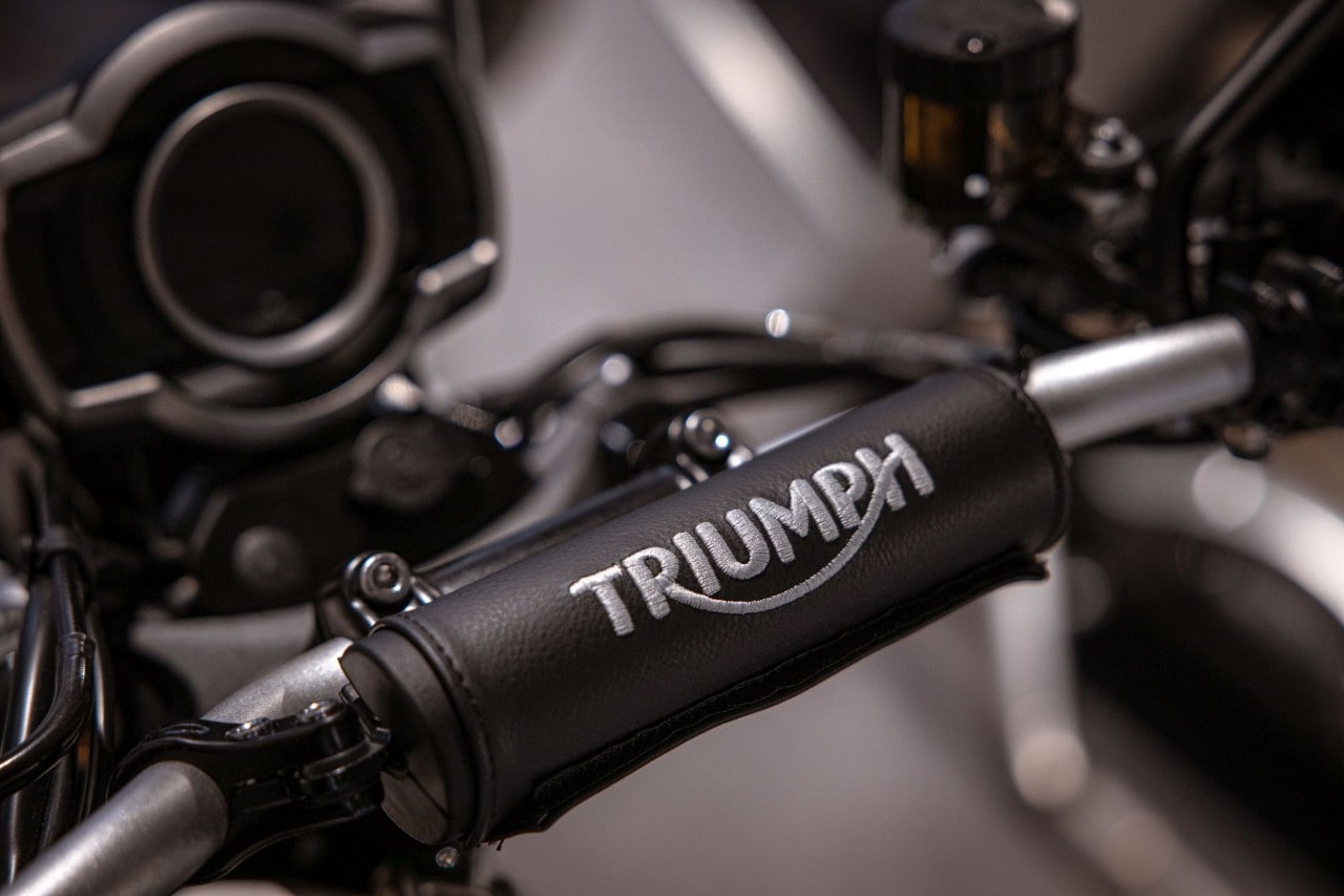 Traversino manubrio nero: euro 78,00